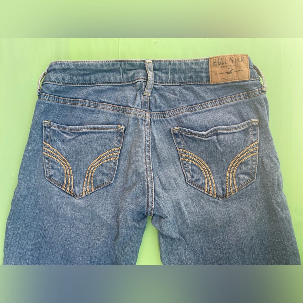 LOW RISE HOLLISTER CALIFORNIA Medium Blue Bootcut Women's Jeans SIZE 24